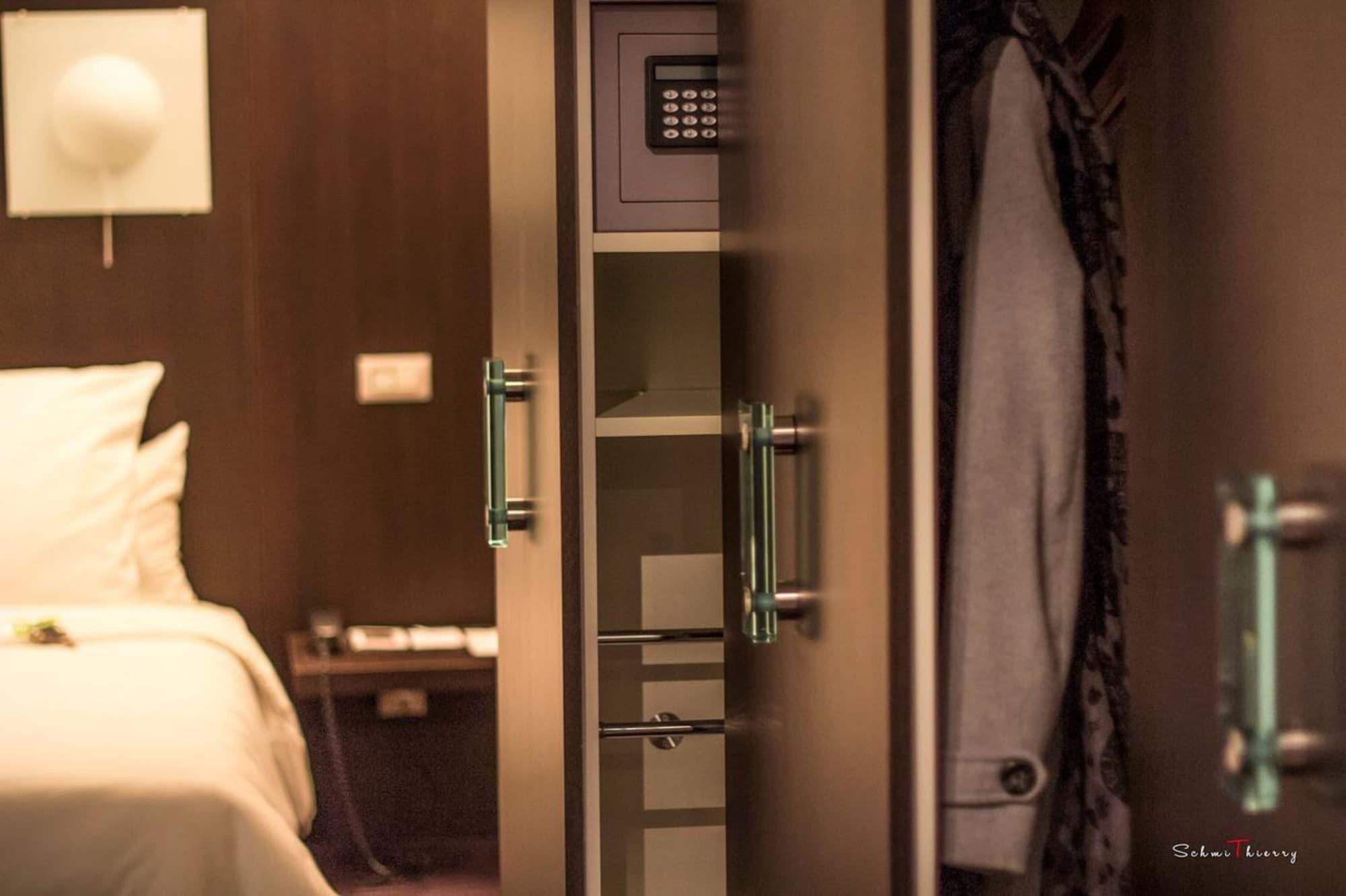 Le Rex Hotel Tarbes Bagian luar foto
