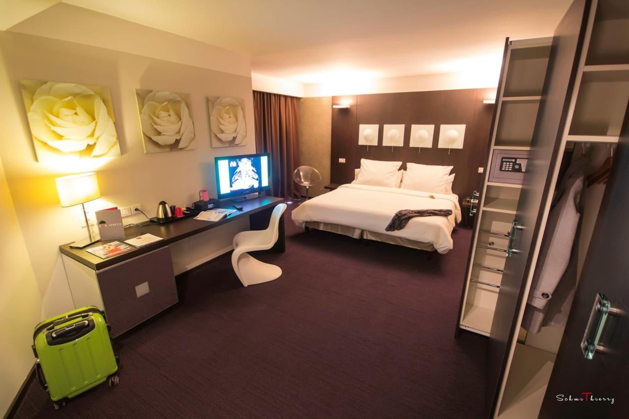 Le Rex Hotel Tarbes Bagian luar foto