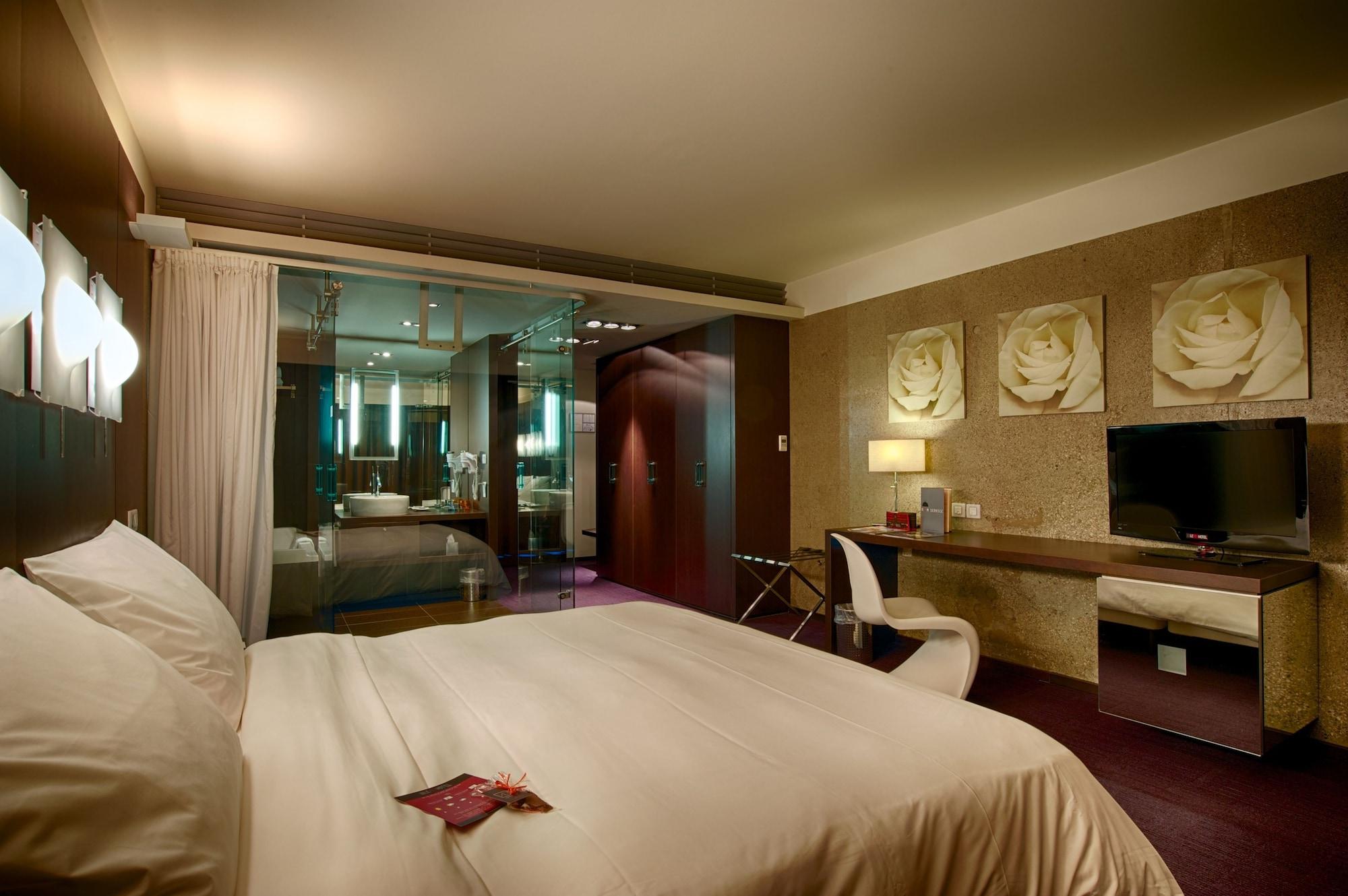 Le Rex Hotel Tarbes Bagian luar foto