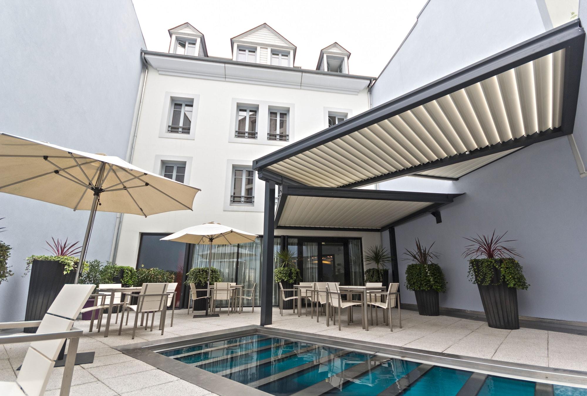 Le Rex Hotel Tarbes Bagian luar foto