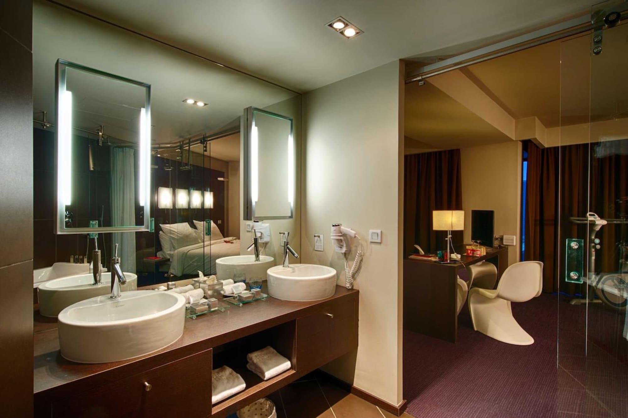 Le Rex Hotel Tarbes Bagian luar foto