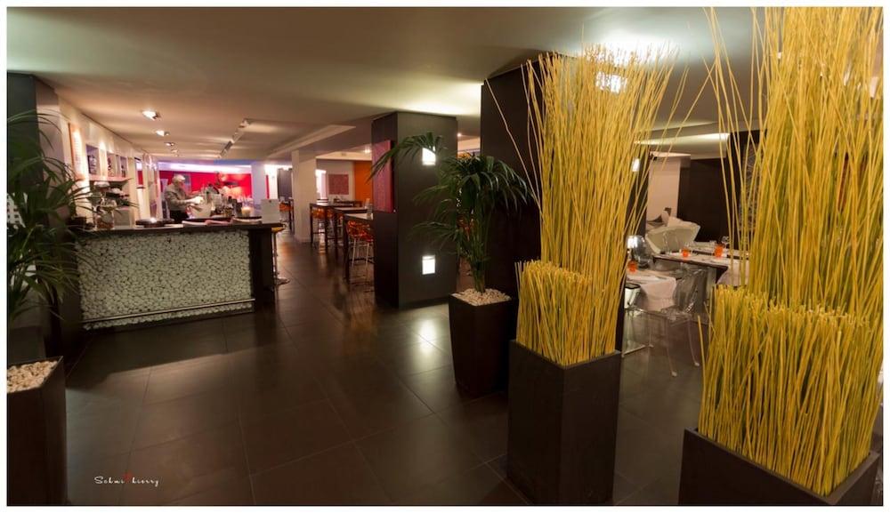Le Rex Hotel Tarbes Bagian luar foto
