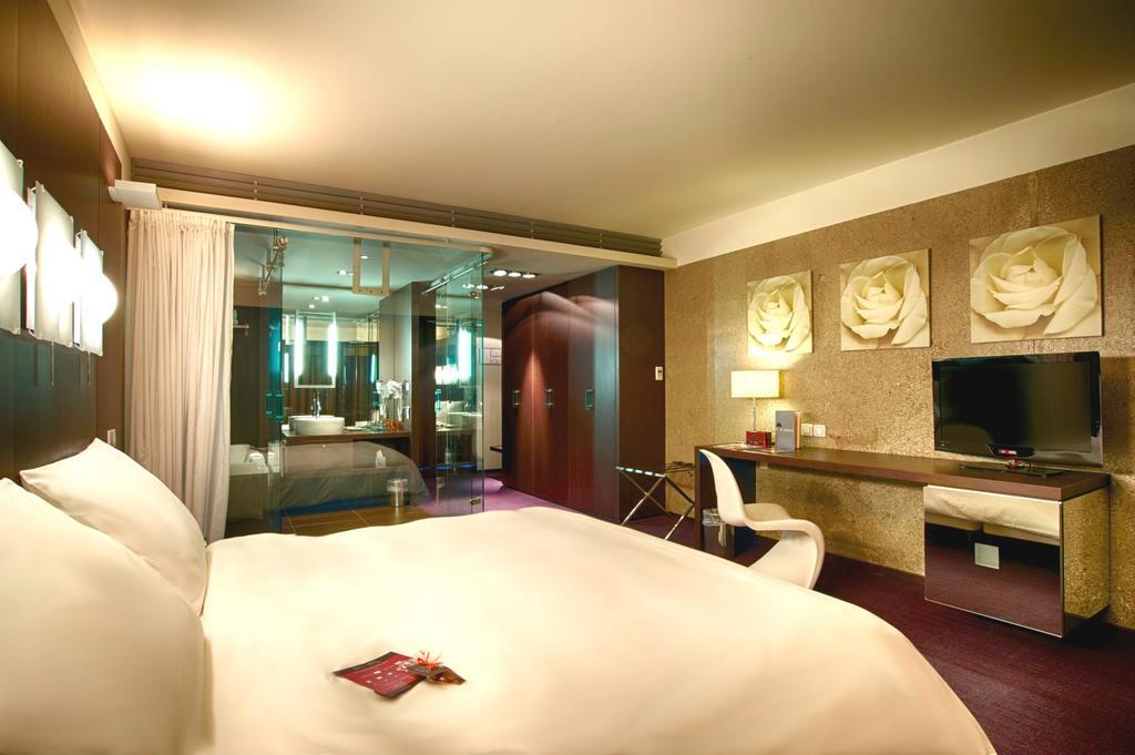 Le Rex Hotel Tarbes Bagian luar foto