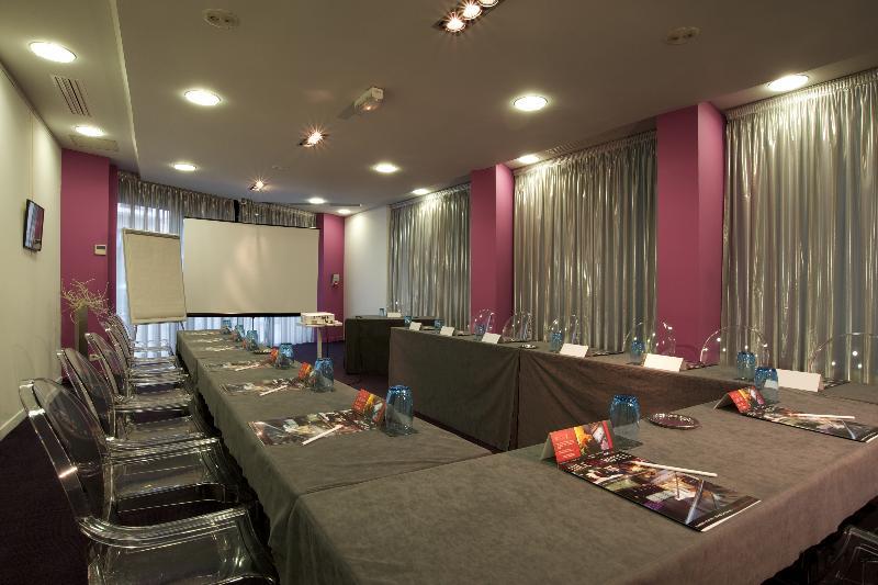 Le Rex Hotel Tarbes Bagian luar foto