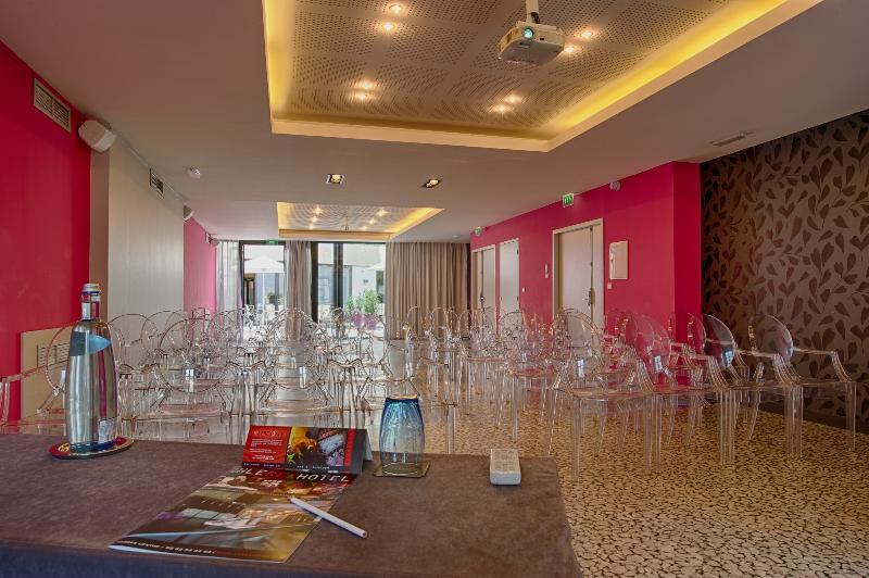 Le Rex Hotel Tarbes Bagian luar foto
