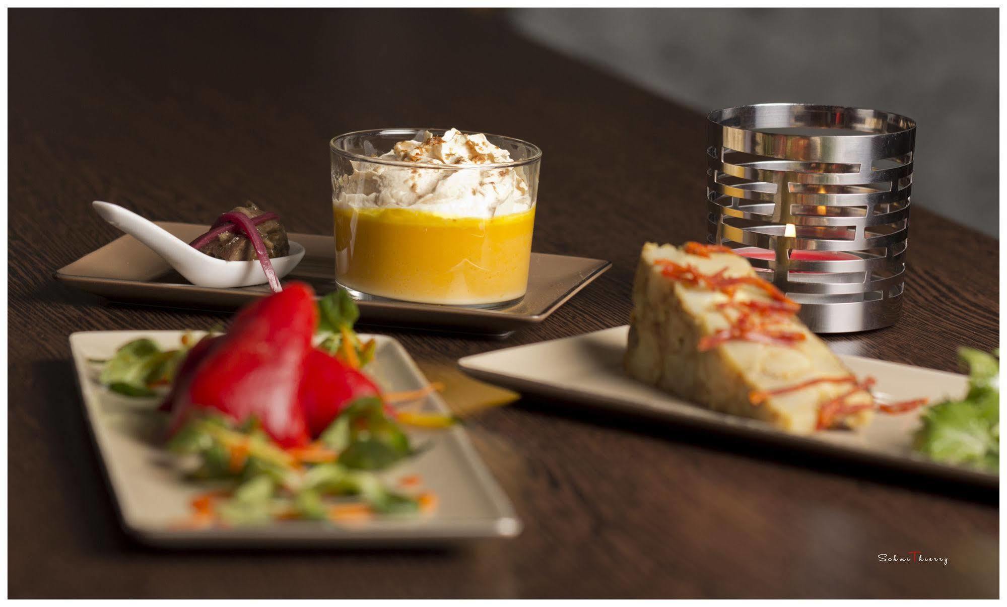 Le Rex Hotel Tarbes Bagian luar foto
