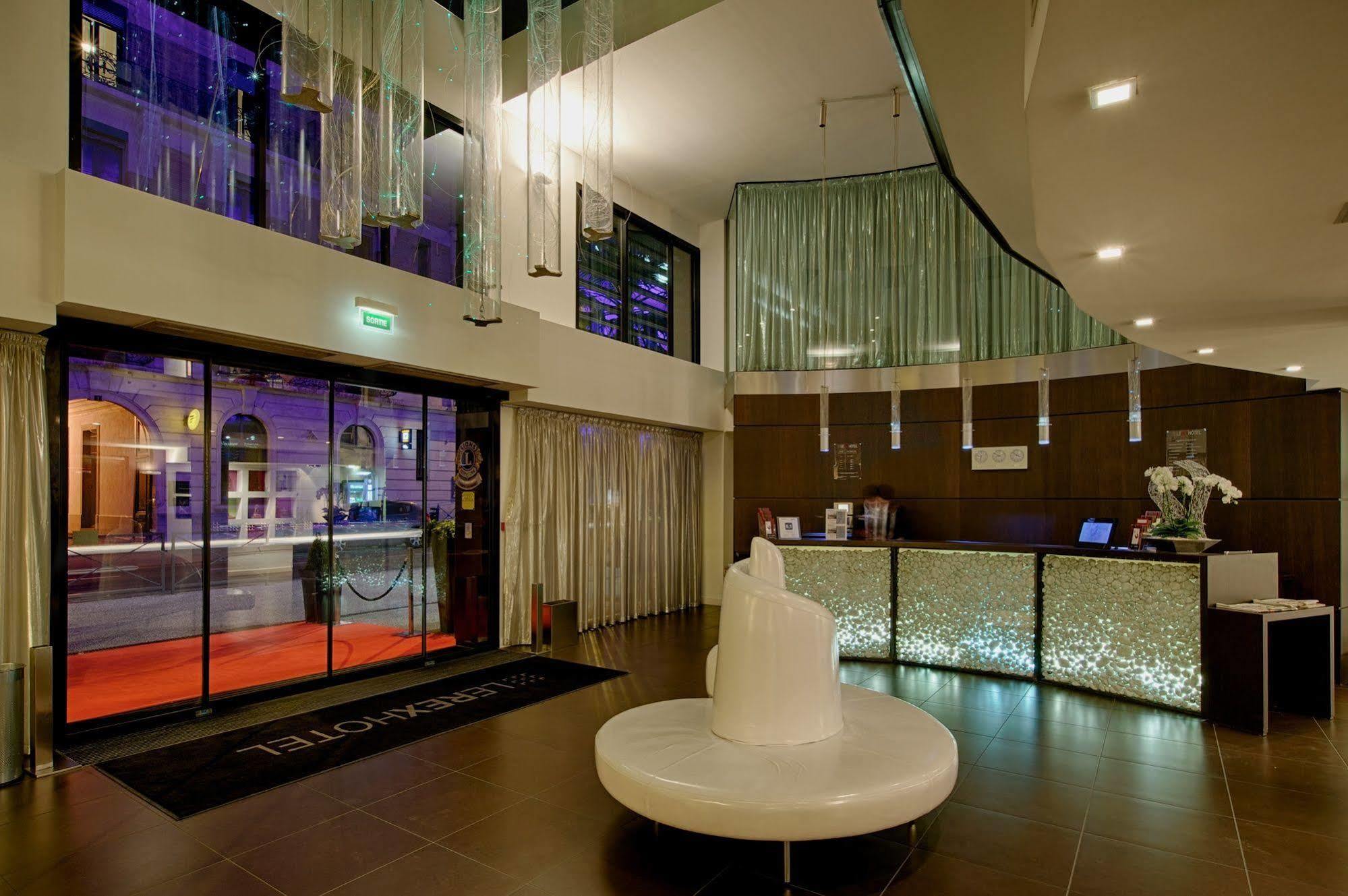 Le Rex Hotel Tarbes Bagian luar foto