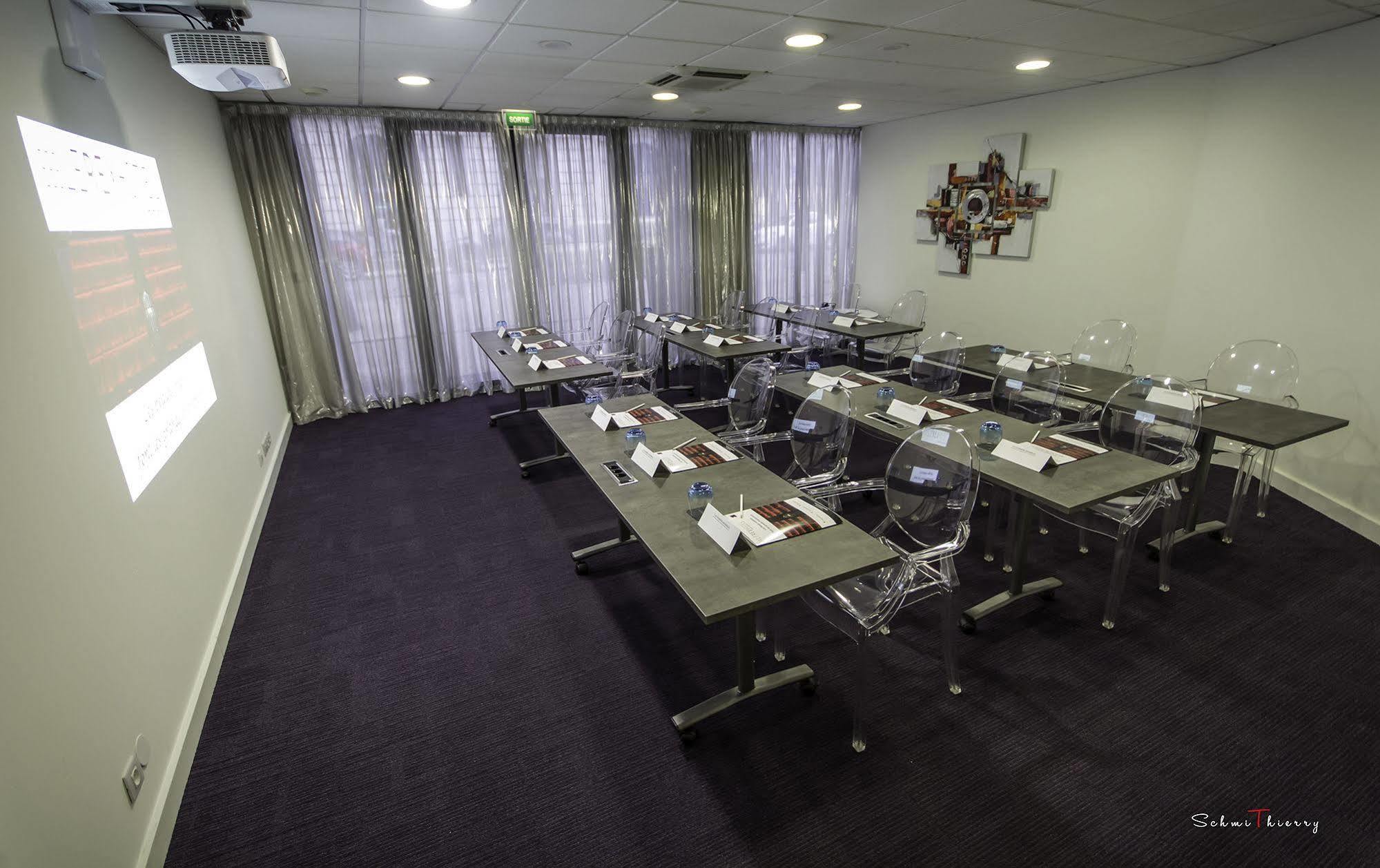 Le Rex Hotel Tarbes Bagian luar foto