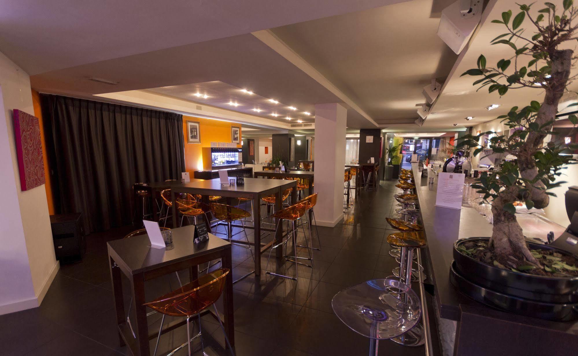 Le Rex Hotel Tarbes Bagian luar foto