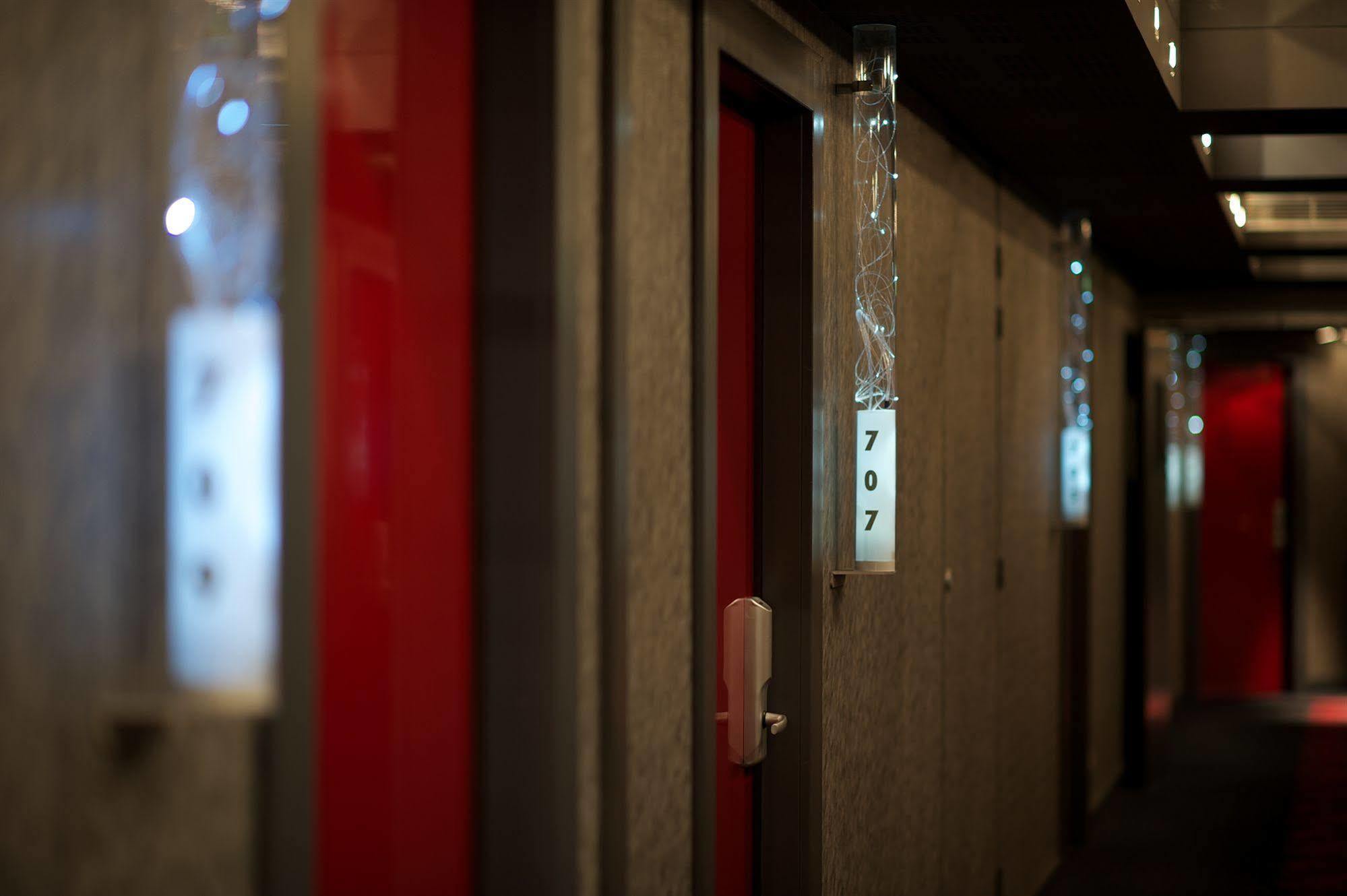 Le Rex Hotel Tarbes Bagian luar foto