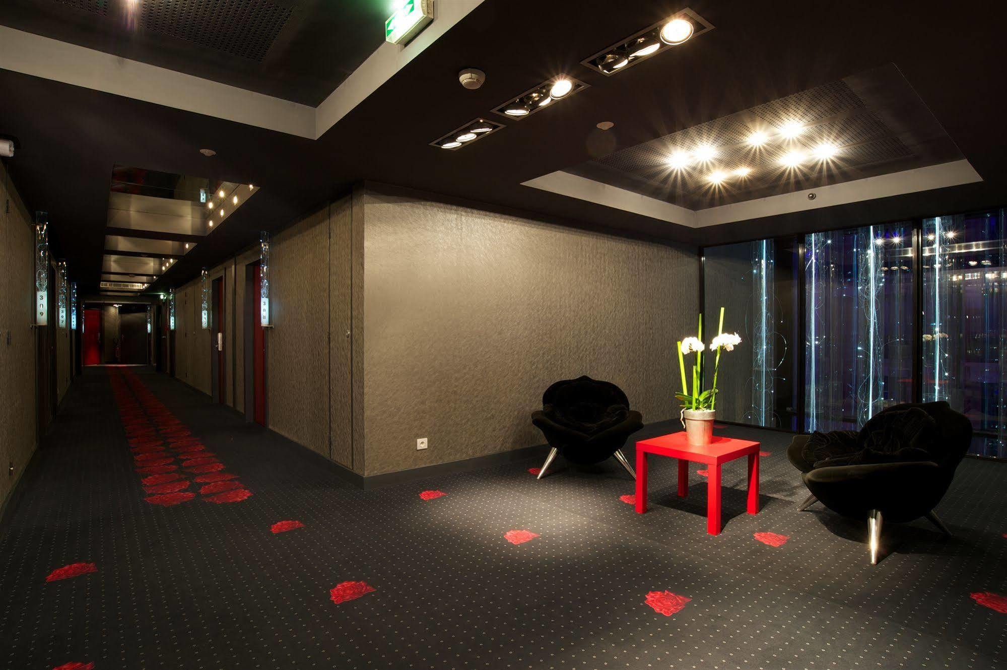 Le Rex Hotel Tarbes Bagian luar foto