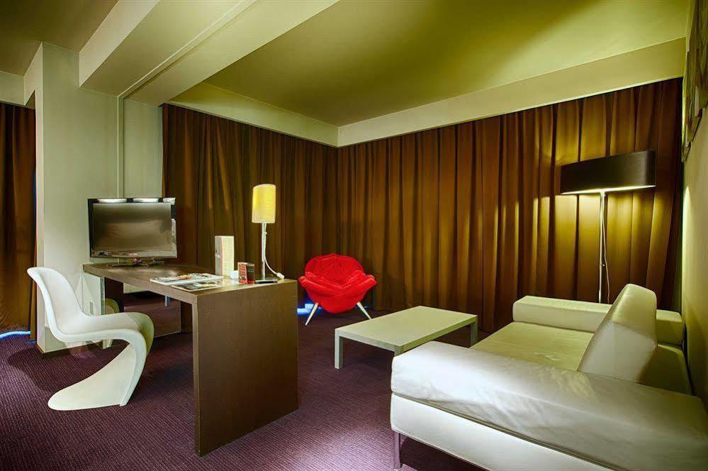 Le Rex Hotel Tarbes Bagian luar foto
